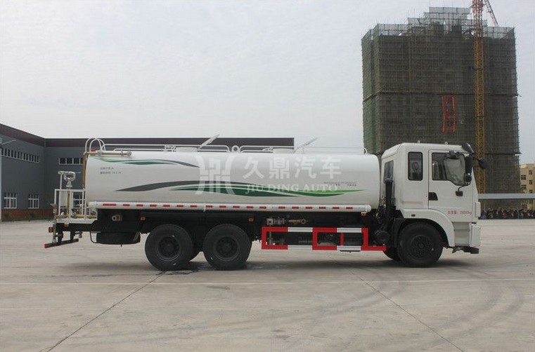 20噸(20方)東風(fēng)后八輪綠化灑水車價(jià)格3