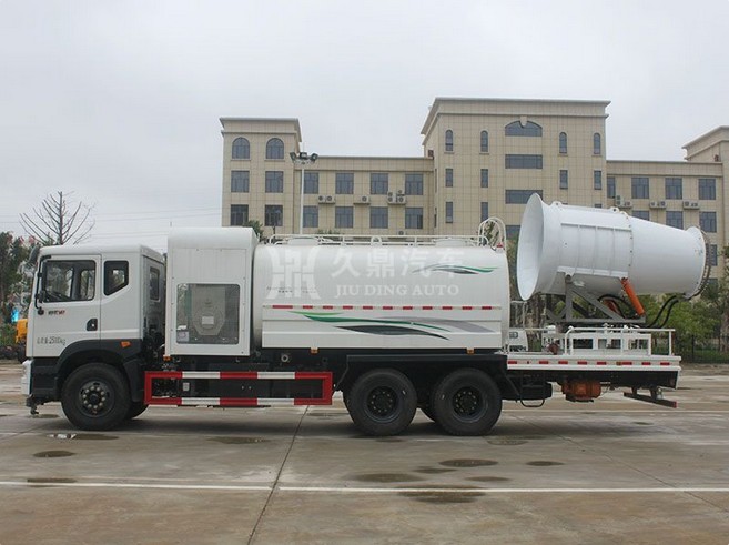 東風(fēng)御龍后八輪多功能抑塵車廠家價格3