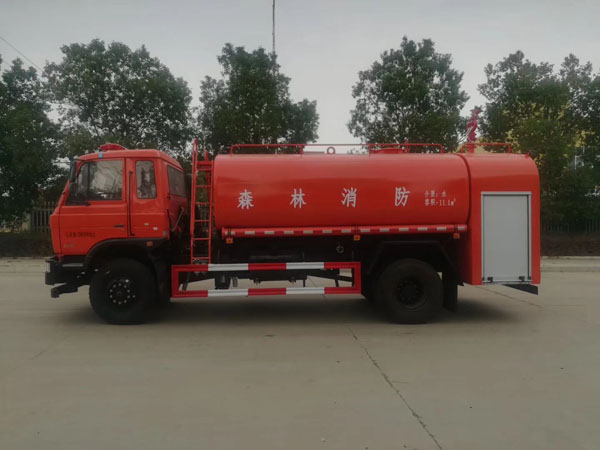 東風(fēng)四驅(qū)消防灑水車 東風(fēng)四驅(qū)消防灑水車