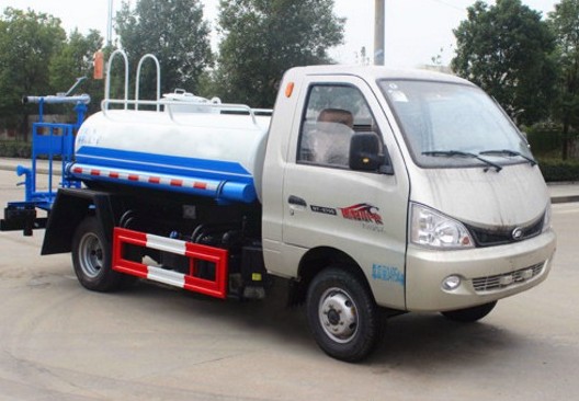 北汽黑豹2噸藍(lán)牌綠化灑水車4