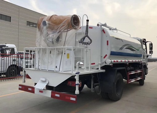 東風專底12立方霧炮灑水車圖片 東風專底12立方霧炮灑水車圖片