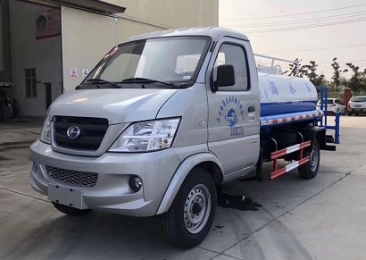 藍牌灑水車最大能幾噸的_北汽昌河2方綠化灑水車廠家價格3
