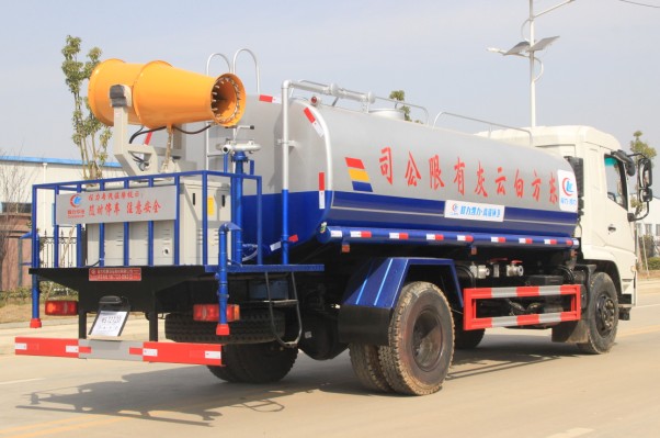 東風(fēng)新款專底霧炮車高清圖片 東風(fēng)新款專底霧炮車高清圖片