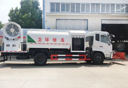 東風(fēng)天錦推鏟灑水車圖片 東風(fēng)天錦推鏟灑水車圖片