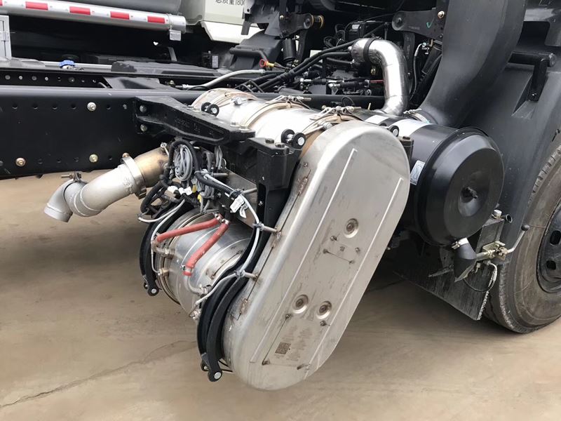 國六東風(fēng)天錦霧炮抑塵車后排氣處理系統(tǒng)圖片 國六東風(fēng)天錦霧炮抑塵車后排氣處理系統(tǒng)圖片