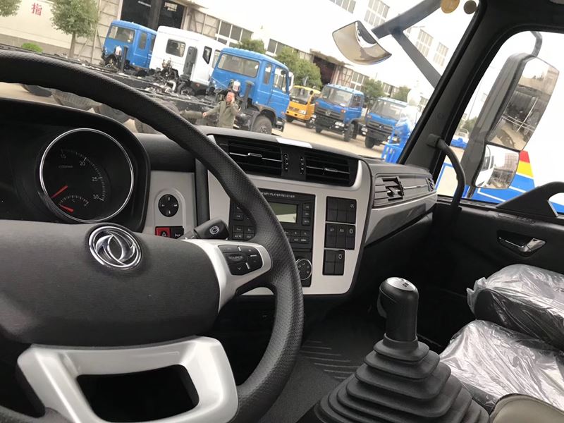 國六東風(fēng)天錦霧炮抑塵車駕駛室儀表臺(tái)圖片 國六東風(fēng)天錦霧炮抑塵車駕駛室儀表臺(tái)圖片