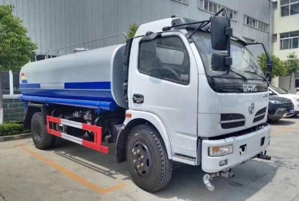 園林綠化噴灑水車圖片 園林綠化噴灑水車圖片