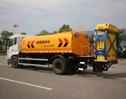 國(guó)六東風(fēng)天錦多功能灑水車(chē)帶防撞緩沖車(chē)功能 國(guó)六東風(fēng)天錦多功能灑水車(chē)帶防撞緩沖車(chē)功能
