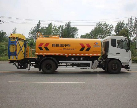 國(guó)六東風(fēng)天錦多功能灑水車(chē)帶防撞緩沖車(chē)功能 國(guó)六東風(fēng)天錦多功能灑水車(chē)帶防撞緩沖車(chē)功能