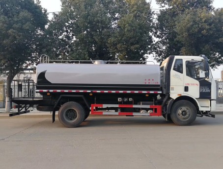 國(guó)六解放J6灑水車圖片 國(guó)六解放J6灑水車圖片