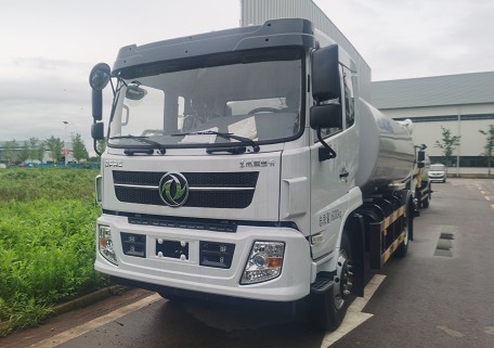 12方東風(fēng)福瑞卡F7灑水車(chē)圖片 12方東風(fēng)福瑞卡F7灑水車(chē)圖片