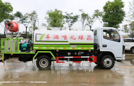 5噸灑水車參數(shù)_國六5方東風福瑞卡帶霧炮灑水車廠家價格4