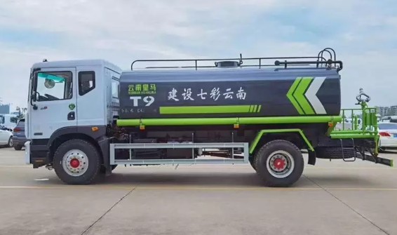 15噸東風(fēng)多利卡D9灑水車 15噸東風(fēng)多利卡D9灑水車