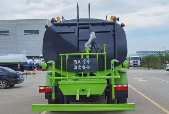 15噸東風(fēng)多利卡D9灑水車 15噸東風(fēng)多利卡D9灑水車