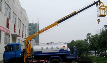 隨車(chē)吊灑水車(chē)圖片 隨車(chē)吊灑水車(chē)圖片