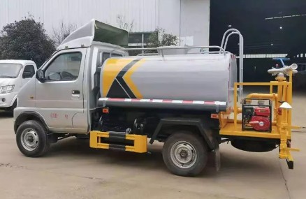 �����{�Ɩ|�LС������ˮ܇�DƬ