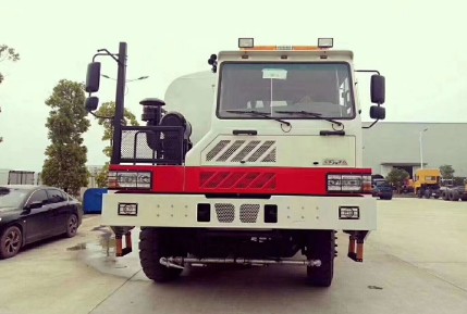 40噸-50噸濰柴發(fā)動(dòng)機(jī)礦用灑水車圖片 40噸-50噸濰柴發(fā)動(dòng)機(jī)礦用灑水車圖片