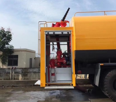 40噸-50噸濰柴發(fā)動(dòng)機(jī)礦用灑水車圖片 40噸-50噸濰柴發(fā)動(dòng)機(jī)礦用灑水車圖片