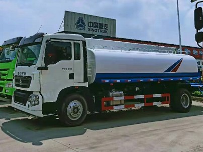 出口版17方豪沃T5G灑水車圖片 出口版17方豪沃T5G灑水車圖片