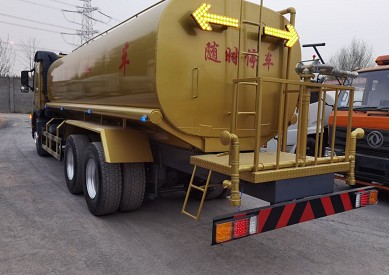 二手沃爾沃后雙橋灑水車圖片 二手沃爾沃后雙橋灑水車圖片