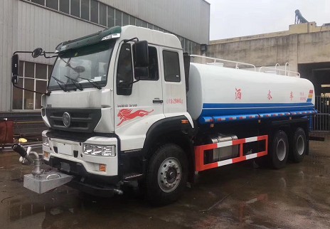 重汽斯太爾310馬力22方灑水車實(shí)車展示 重汽斯太爾310馬力22方灑水車實(shí)車展示