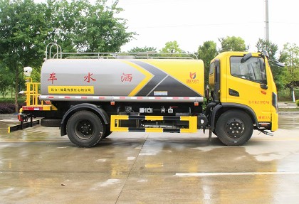 國六9.2方東風(fēng)華神T3灑水車圖片 國六9.2方東風(fēng)華神T3灑水車圖片