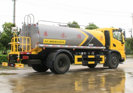 國六9.2方東風(fēng)華神T3灑水車圖片 國六9.2方東風(fēng)華神T3灑水車圖片