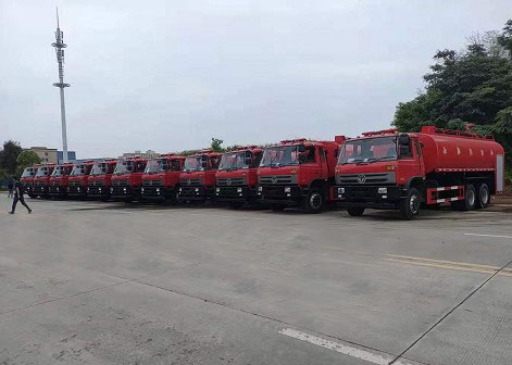 消防紅東風后雙橋消防灑水車圖片 消防紅東風后雙橋消防灑水車圖片