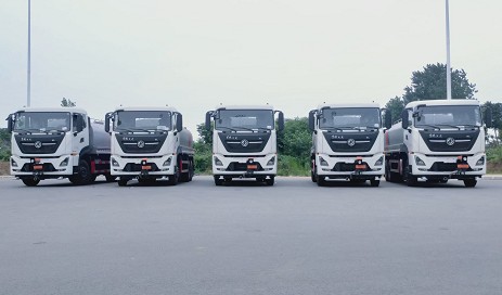 國六東風天龍后雙橋18方灑水車批量發車圖片 國六東風天龍后雙橋18方灑水車批量發車圖片