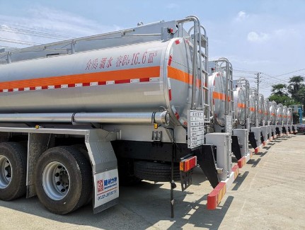 運輸白酒的酒水車 運輸白酒的酒水車