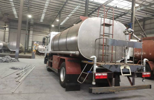 熱水開(kāi)水保溫運(yùn)輸車(chē) 熱水開(kāi)水保溫運(yùn)輸車(chē)