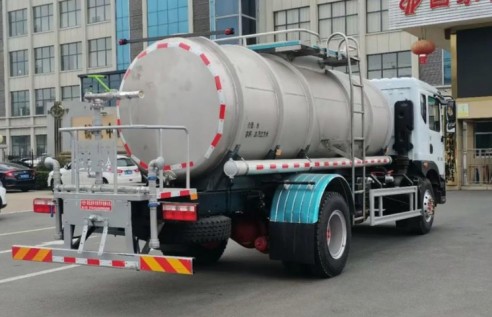 不銹鋼灑水車圖片 不銹鋼灑水車圖片