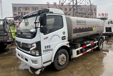 二手東風凱普特10方灑水車_二手中聯重科10方灑水車2