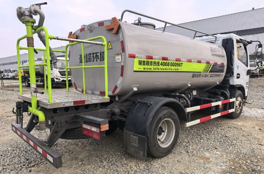 二手東風小多利卡5方灑水車_二手中聯重科5方灑水車4