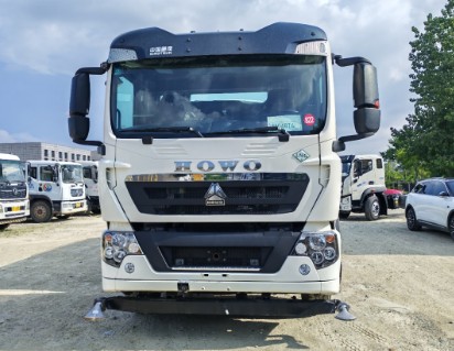 二手重汽豪沃天然氣后雙橋灑水車_二手20方灑水車2